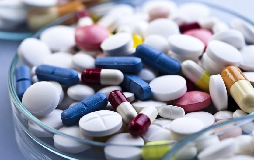 Elaborarán proyecto para imponer topes a los precios de medicamentos