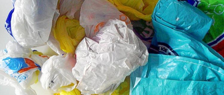 Supermercados en Perú hacen campaña para dejar de usar bolsas de plástico
