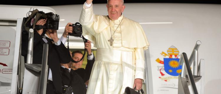 Hablemos de números: ¿cuánto dinero se movería con la visita del Papa?